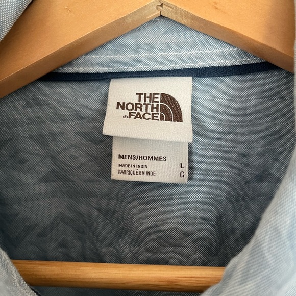 Men’s NorthFace Printed Button-down| Large - Picture 3 of 3